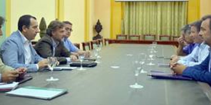 Junta de Andalucía y Empresarios de Playas trabajarán para no ralentizar regularización de chiringuitos