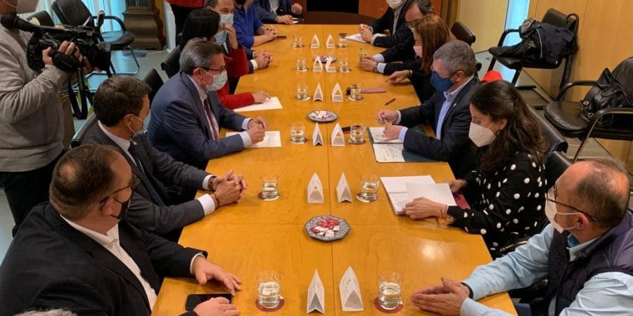 REPRESENTANTES DE LOS EMPRESARIOS DE PLAYAS SE REÚNEN CON EL SECRETARIO DE ESTADO POR LA ESTABILIZACIÓN DEL LITORAL