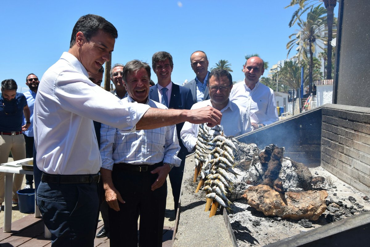 Pedro Sánchez visita nuestras playas en un encuentro con el sector