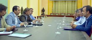 Junta de Andalucía y Empresarios de Playas trabajarán para no ralentizar regularización de chiringuitos